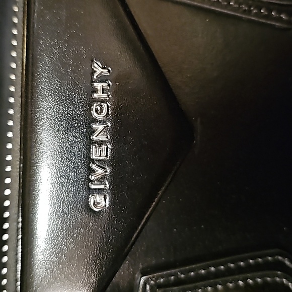 Authentic Givenchy Antigona Small in Smooth Black - Picture 3 of 16